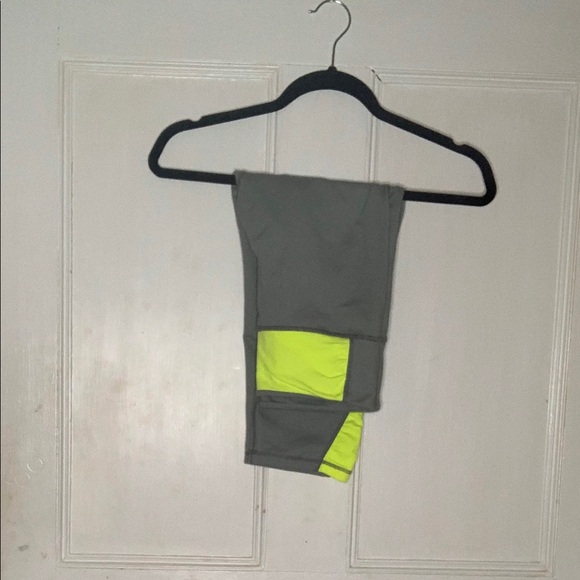 Active leggings / capris - Picture 2 of 2